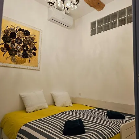 Prázdninový dům Maison De Dans Le Coeur Historique De Avec Clim Et Terrasse Couverte *